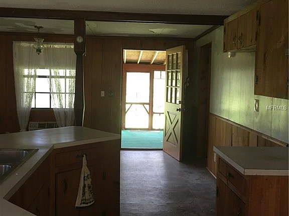 5th image of 136 Barry Ave