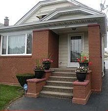 1st image of 321 Roslyn St