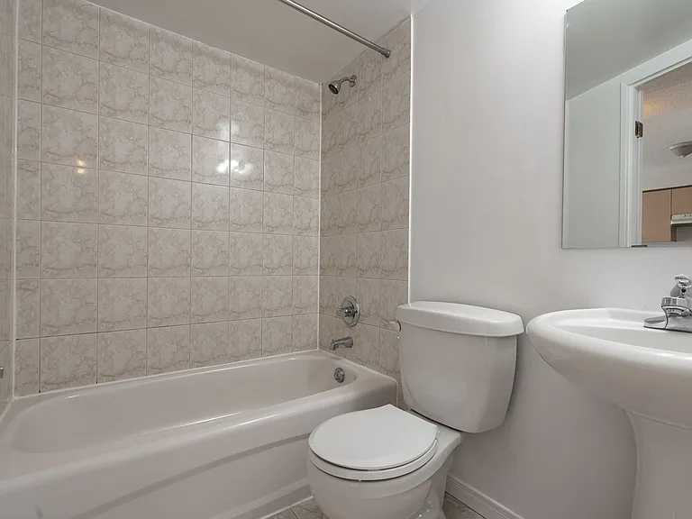 333 Sidney Belsey Cres — Photo 33