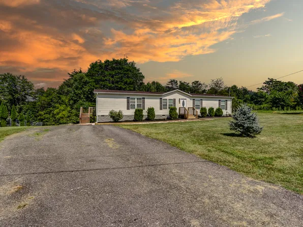 512 Farmer Ln, Vinton, VA 24179