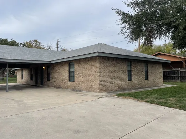 1324 W Goodwin St Unit D, Pleasanton, TX 78064