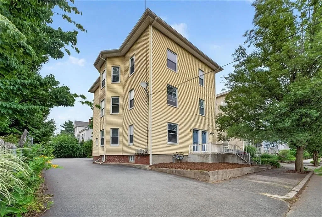 2 bed, 1.0 bath, 1188 sqft, $2,500 — Photo 1