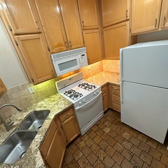 623 Atherton Pl — Photo 5