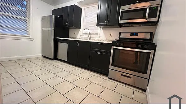 2 bed, 925 sqft, $1,900 — Photo 3