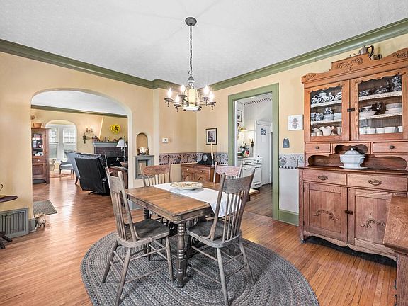 5th image of 509 E Maple STREET