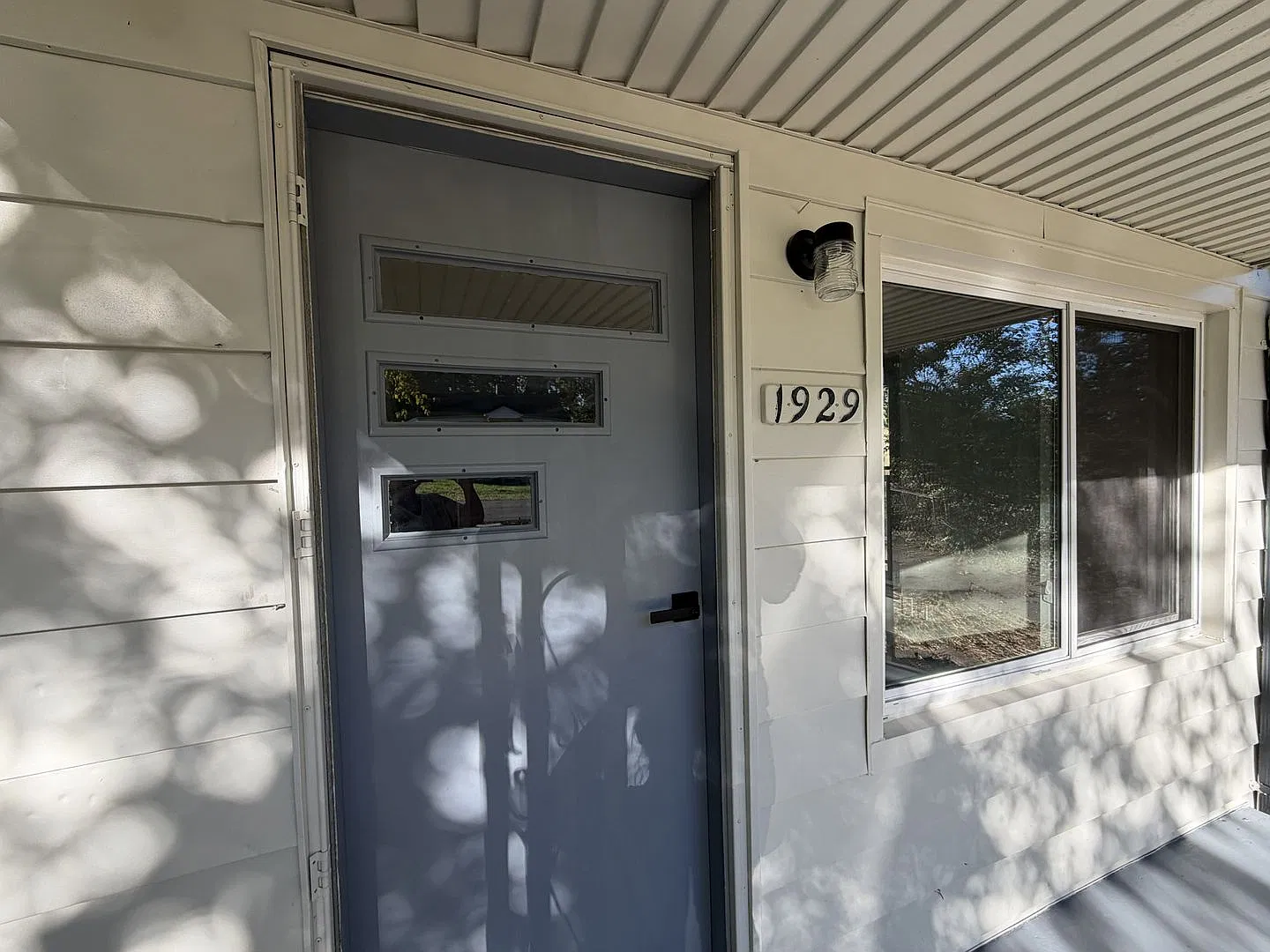 4-Bedroom Hamilton Home with Central Air, Dishwasher & Laundry Hookups — Photo 2