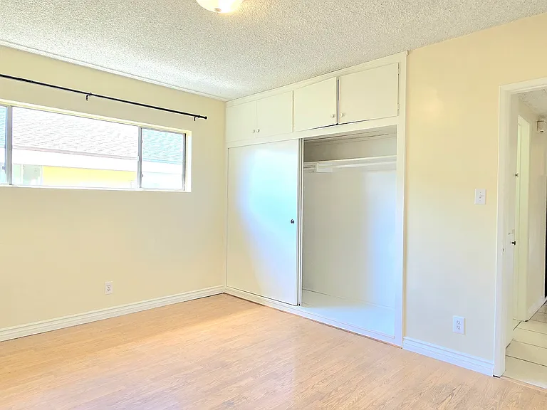 Edith Ave — Photo 9