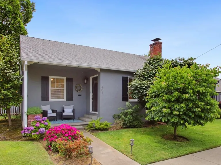 401 San Antonio Way — Photo 1