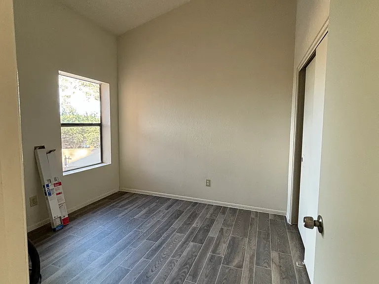 1714 W Park Wood Ln — Photo 5