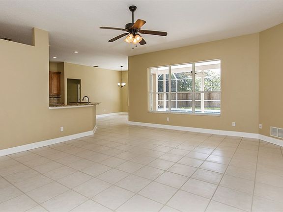 3rd image of 40 La Mancha Dr