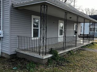 305 S Marshall Ave, Mc Leansboro, IL 62859