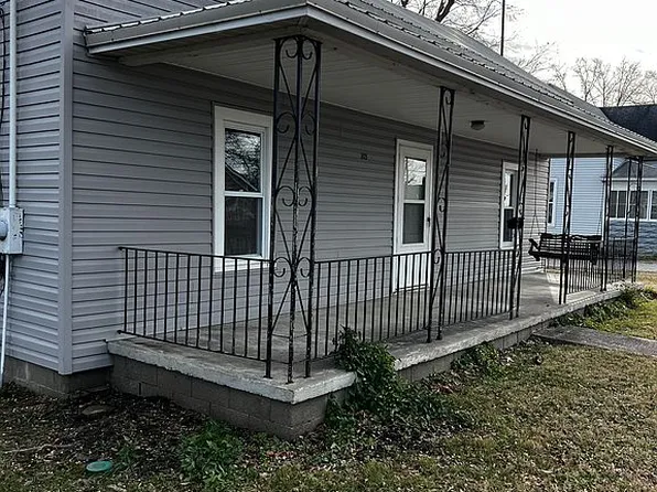 305 S Marshall Ave, Mc Leansboro, IL 62859