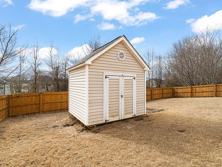156 Haywood Ln — Photo 32