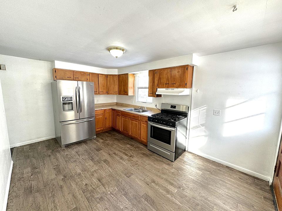1st image of 926 Windsor Dr #1