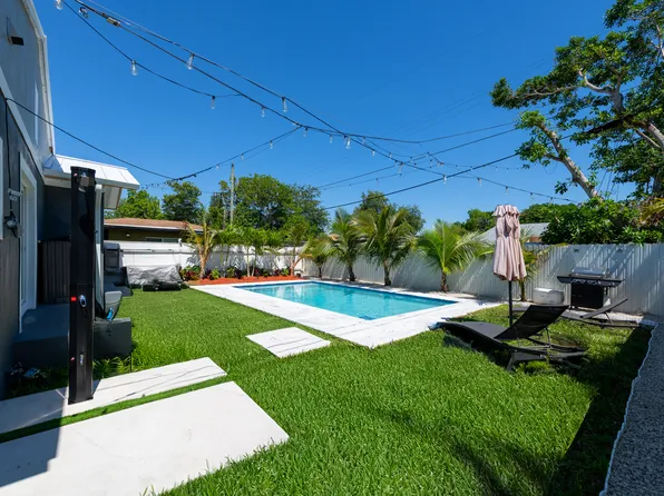 1041 NW 73rd St, Miami, FL 33150