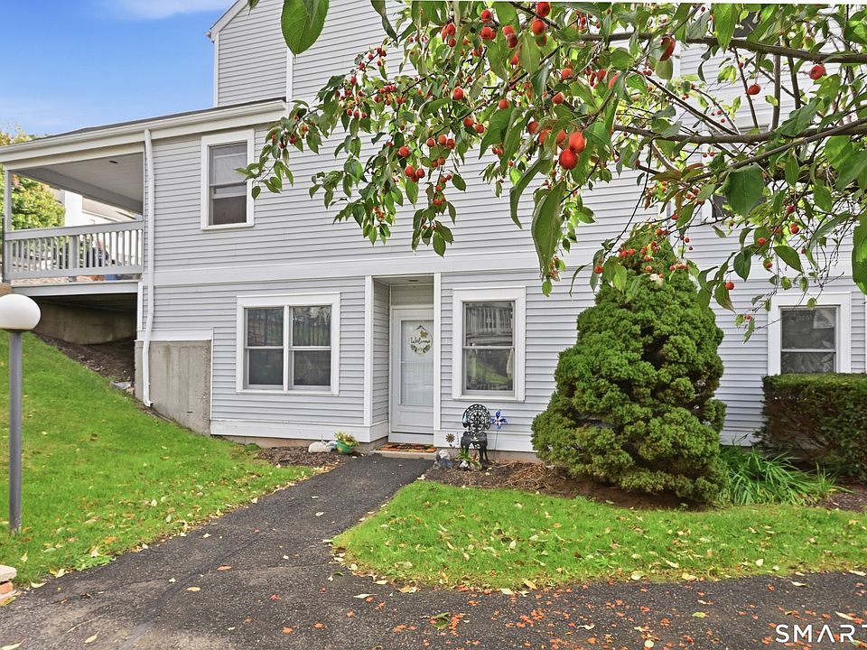 1st image of 55 Mill Plain Road #32-1