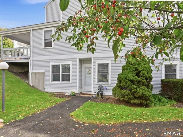 55 Mill Plain Road #32-1, Danbury, CT 06811