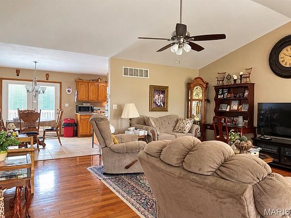 3rd image of 196 Indian Prairie Ln