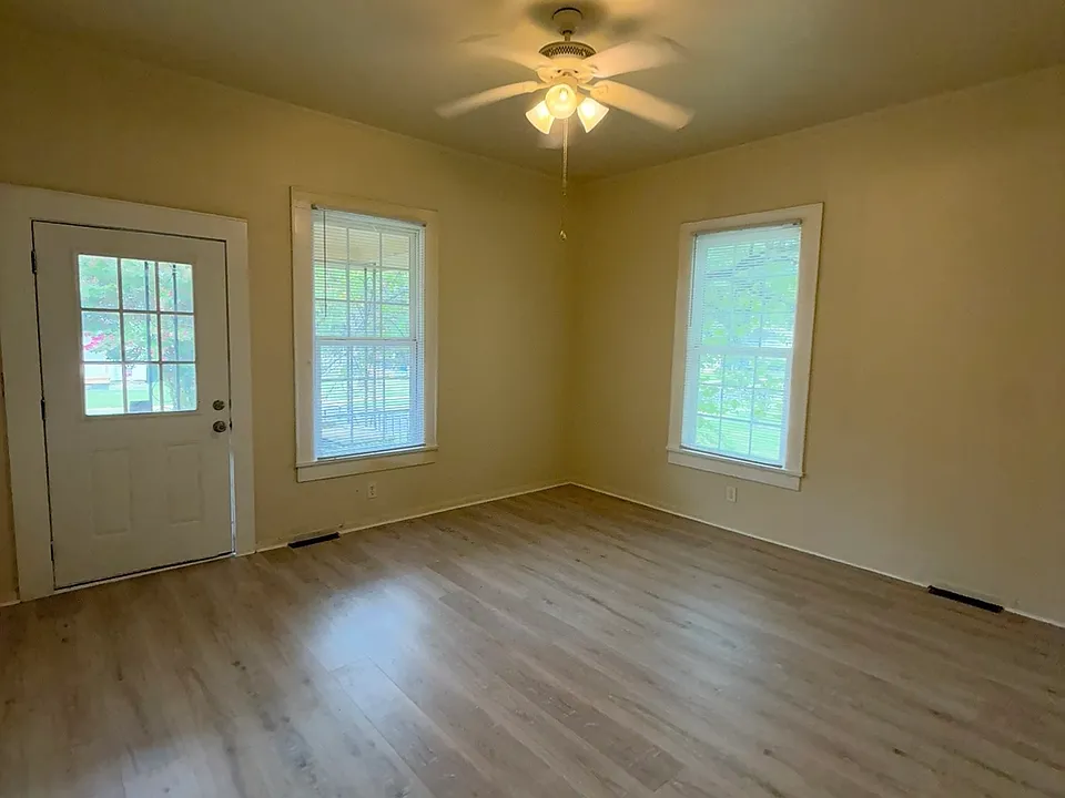 343 Community St