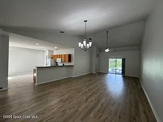 3 bed, 2.0 bath, 1781 sqft, $2,000 — Photo 3