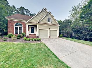 6813 Wolf Run Dr, Charlotte, NC 28277