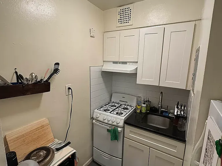 220 E 29th St #2A — Photo 17