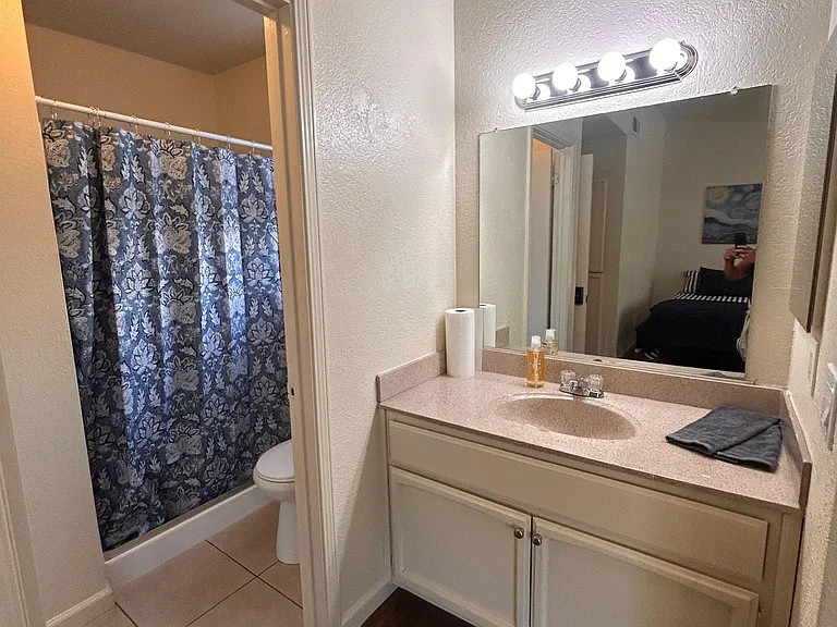 Full bath with a single-sink vanity, large mirror, and tub/shower combo for everyday convenience.