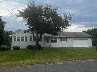15 Unkamet Park Dr, Pittsfield, MA 01201