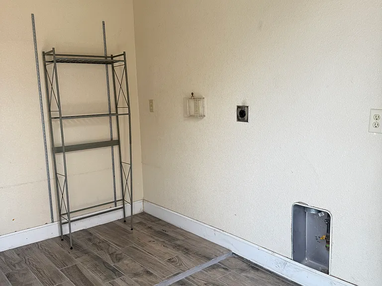 604 S 1st Ave — Photo 13