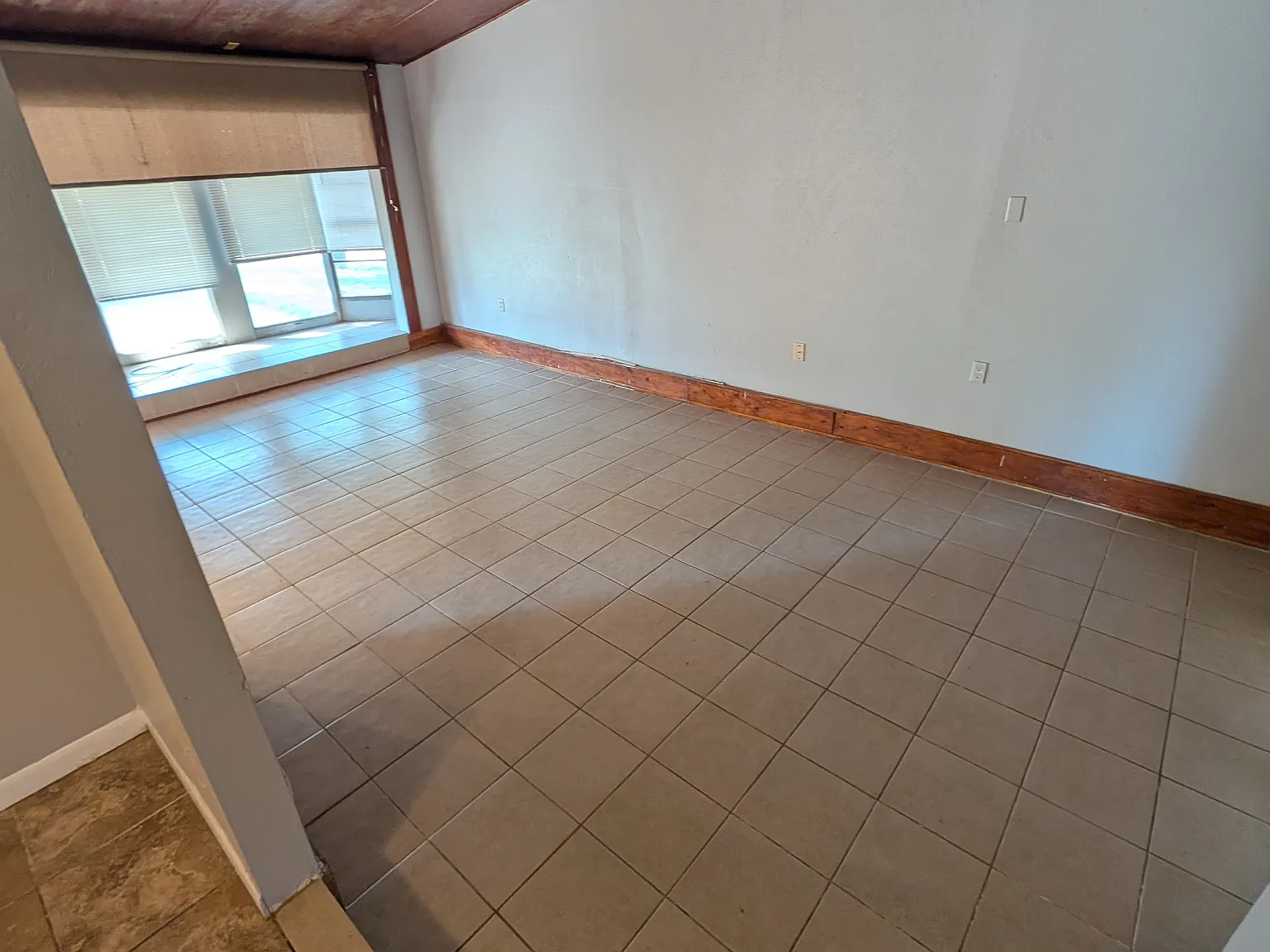3 bed, 1.5 bath, 1250 sqft, $1,050 — Photo 4