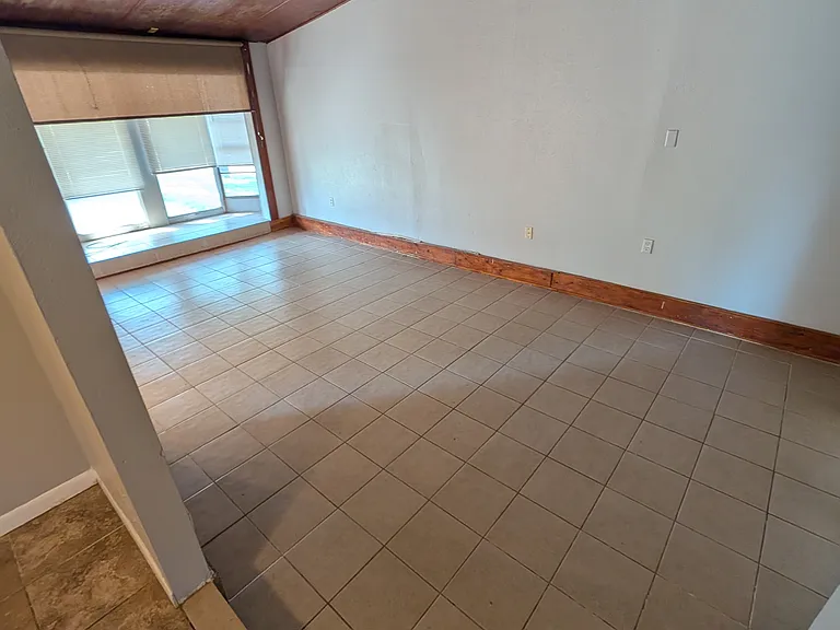 3401 NW Williams Ave — Photo 4