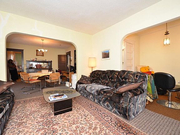 3rd image of 130 W 28th St