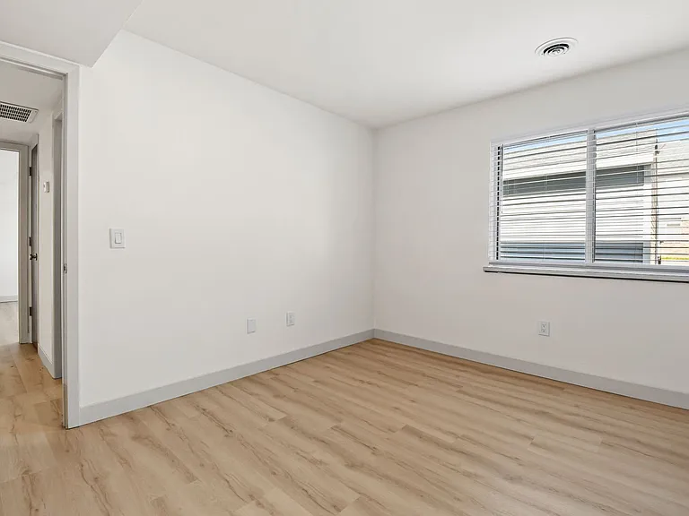 Ridge Creek Apartments — Photo 8