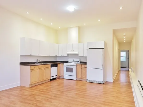 44 Nelson St, Ottawa, ON K1N 7R2