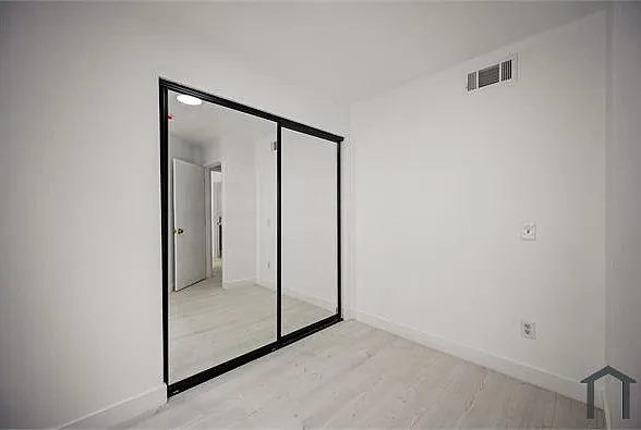 920 Everett St — Photo 11