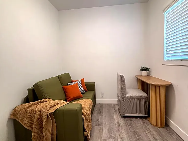 559 E Juanita Ave #A — Photo 18