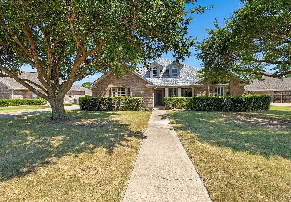 1st image of 135 Honeysuckle Dr