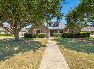 135 Honeysuckle Dr, Justin, TX 76247