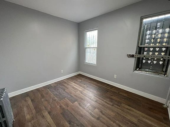 4th image of 317 Coit St APT 1