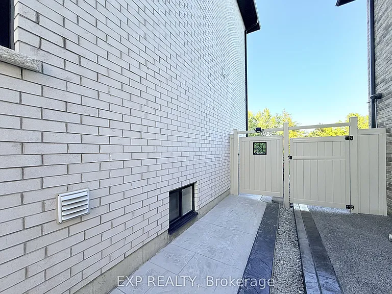 1606 Sandhurst Cres — Photo 4