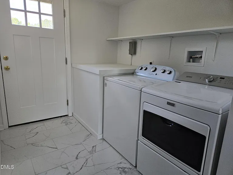 500 Lynch Rd — Photo 4