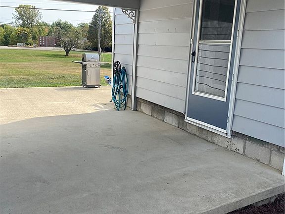 4th image of 207 Grand Ave