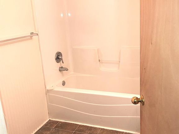 3rd image of 1610 N Woodbridge St
