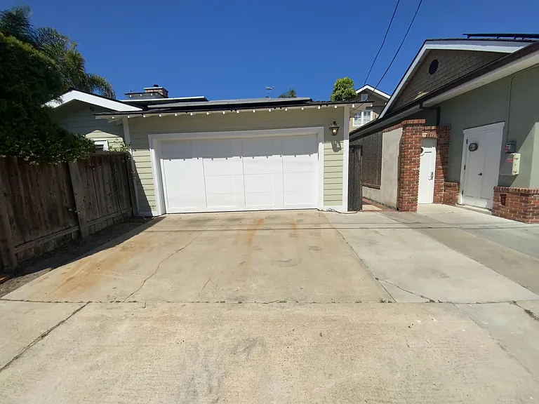 221 Ocean Dr — Photo 25