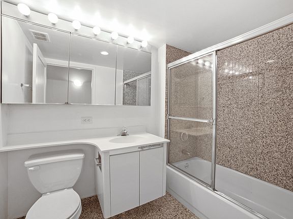 4th image of 207 E 37th St APT 4G