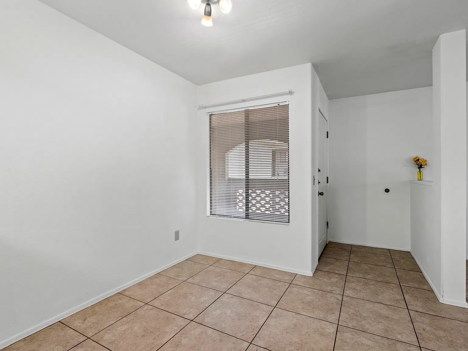 Upstairs One Bedroom — Photo 4