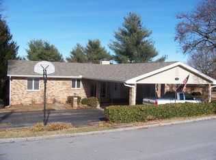 715 Rosebriar St, Mount Vernon, MO 65712