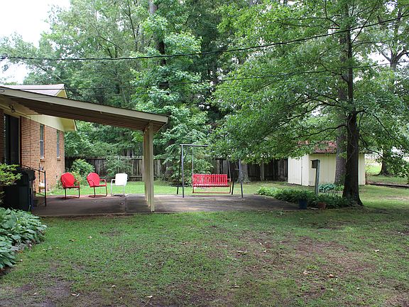 Large/Shady Back Yard