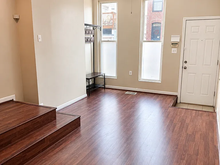 1516 Clarkson St — Photo 2