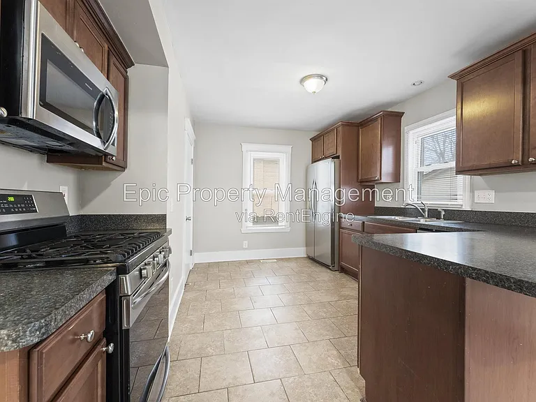 2508 W Jefferson Ave — Photo 2